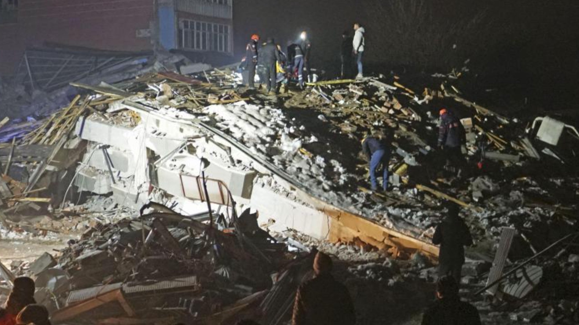 A new earthquake of magnitude 5.6 shakes Turkey on Tuesday, the provisional death toll rises to 4,500, Magnate Daily